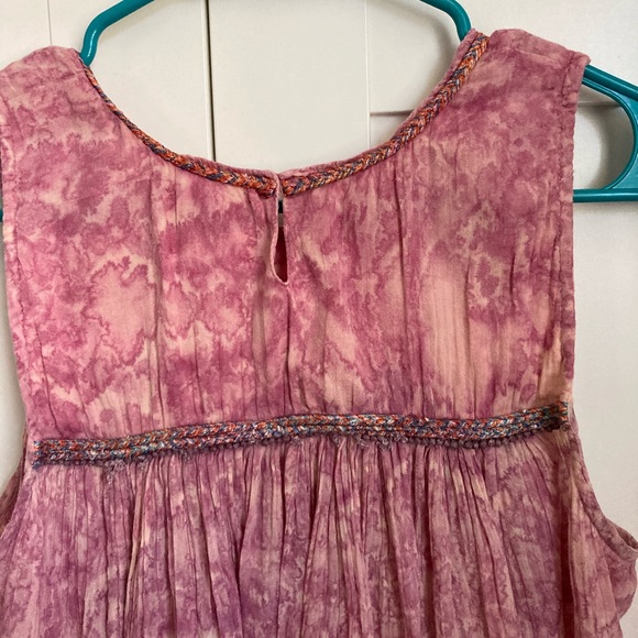 Light and airy Indian dye sleeveless top in mauve and beige dye. - Picture 5 of 5